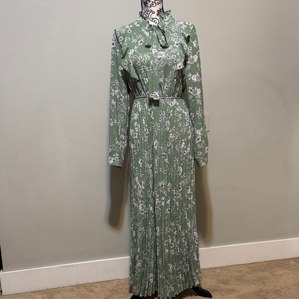 SHEIN Green Floral Long Sleeve Dress